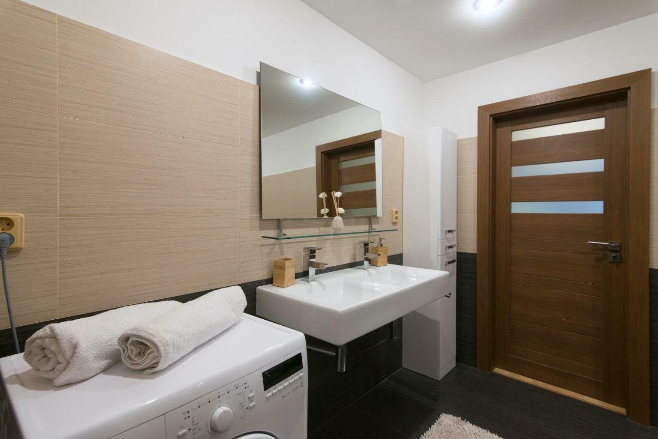 Spacious Apartment Near Wenceslas Square Praha Eksteriør bilde